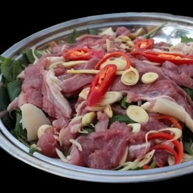 Dê Hấp Tía Tô / Steamed Goat Meat with Perilla Herb.