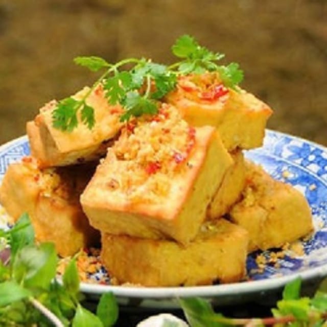 Đậu Hủ Sả Ớt / Fried  tofu with Lemongrass & Chili.