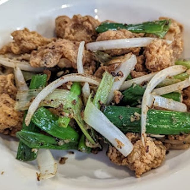Sụn Gà Rang Muối / Chicken Knee Soft Bone with Salt & Pepper.
