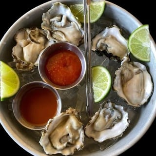 Hàu Sống / Raw Premium Oysters