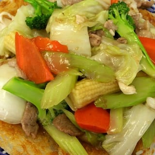 Phở Áp Chảo Hải Sản / Bò / Crispy Fried Pho with Choice of Seafood or Beef & Veggies