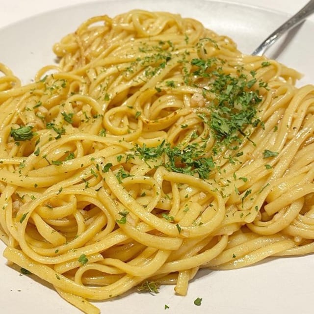 Garlic Noodles / Mì Tỏi Xào.