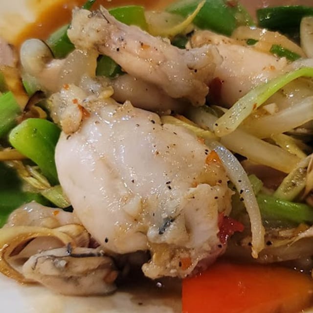 Ếch Tươi Xào Sả Ớt / Stir Fried Lemongrass & Chili.