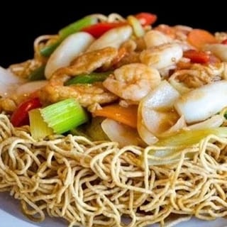 Mì Xào Giòn Hải Sản/ Bò/Crispy Fried Egg Noodle with Choice of Seafood or Beef & Veggies