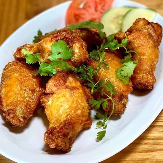 Cánh Gà Chiên Nước Mắm / Chicken Wings with Fish Sauce.