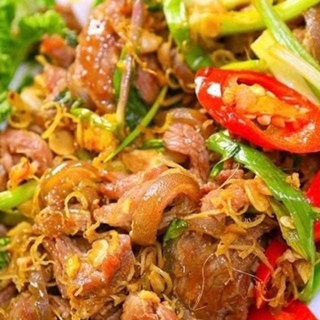 Heo Rừng Xào Sả Ớt / Stir Fried with Lemongrass & Chili.