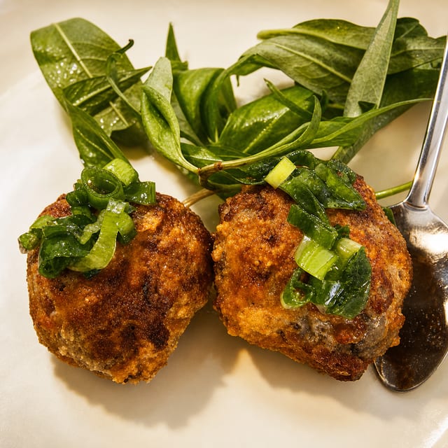 Hot Vit Lon Nướng Muối Ớt / Grilled Balut with Chili Sauce (2).
