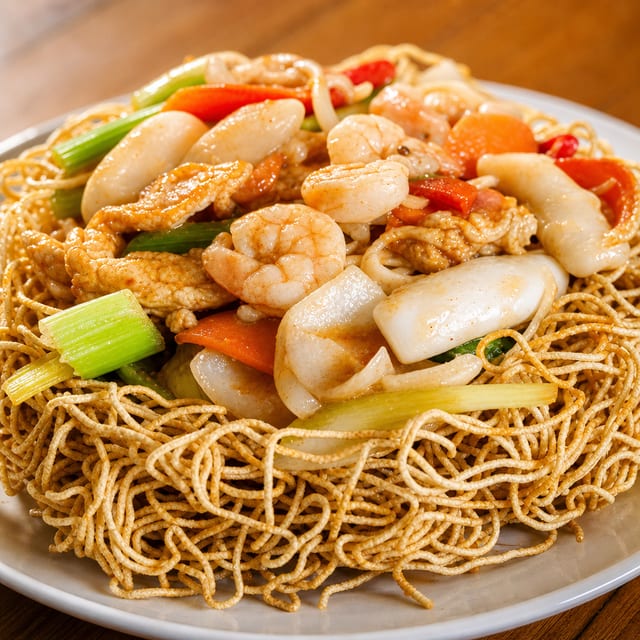 Mì Xào Mềm Hải Sản/ Bò / Stir Fried Egg Noodle with Choice of Seafood or Beef & Veggies.