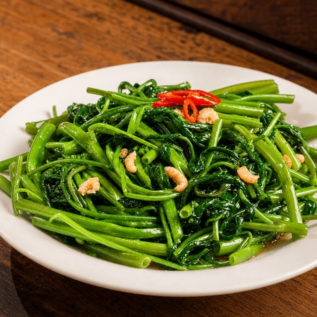 Rau Muống Xào Ốc Móng Tay / Stir Fried Water Spinach & Razor Clam.