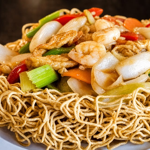 Mì Xào Giòn Hải Sản/ Bò/Crispy Fried Egg Noodle with Choice of Seafood or Beef & Veggies.