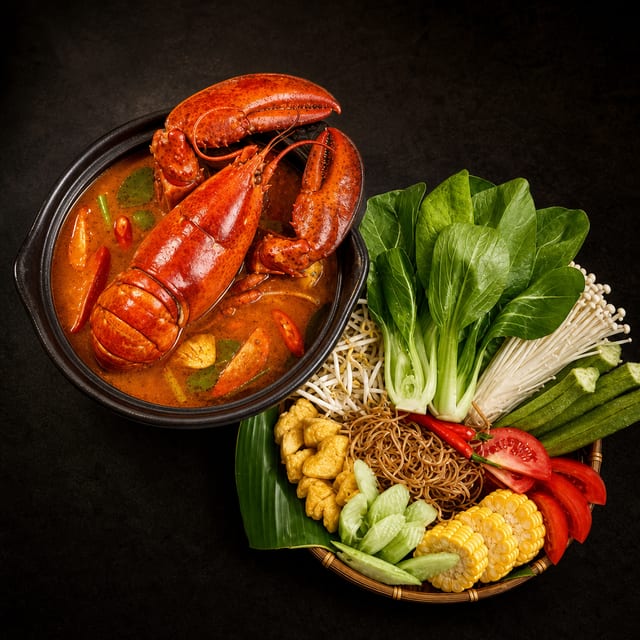 Lấu Tôm Hùm / Lobster Hotpot.